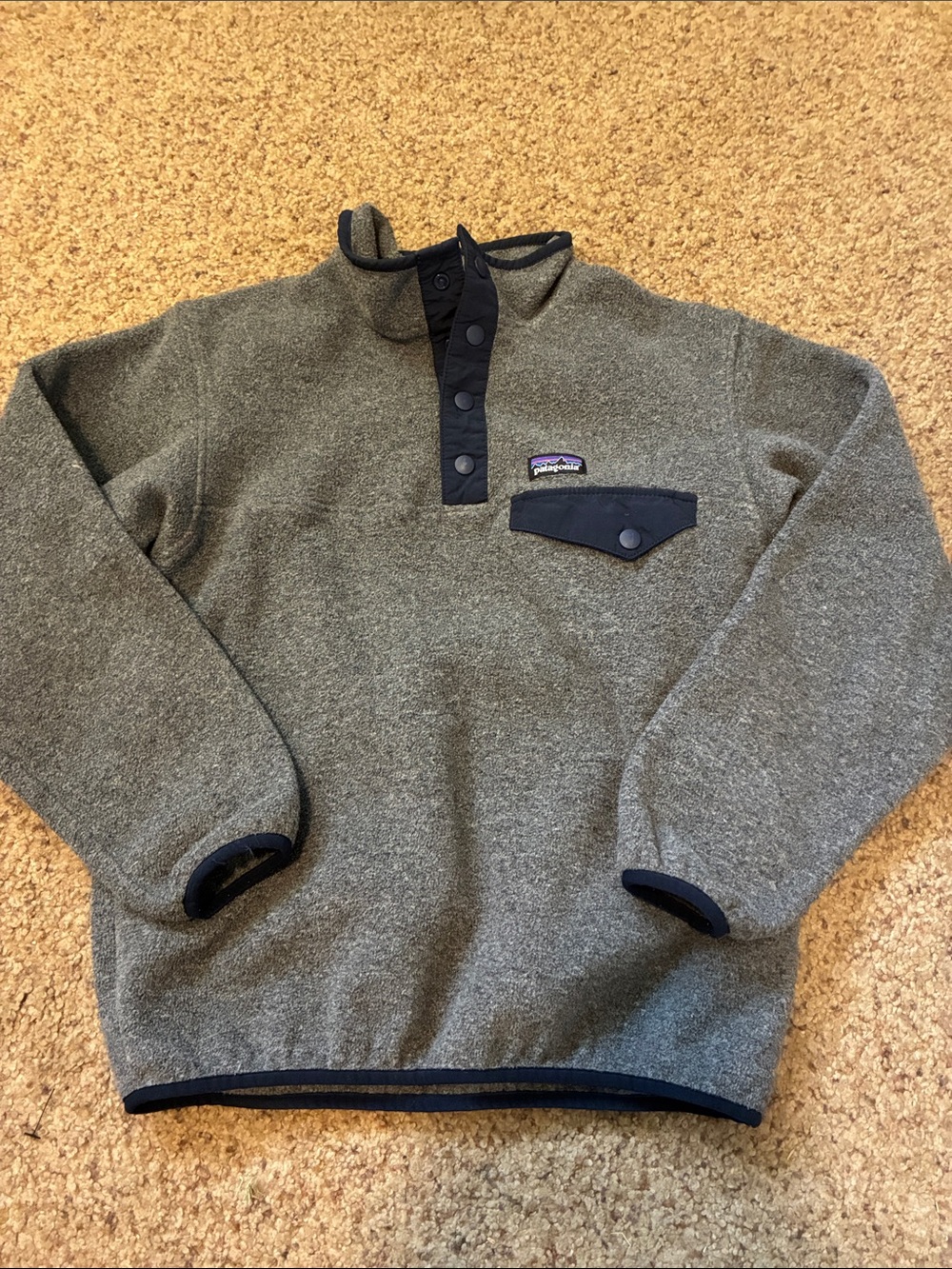 Patagonia kids 10M  Gray Snap Pullover Fleece with Navy Trim